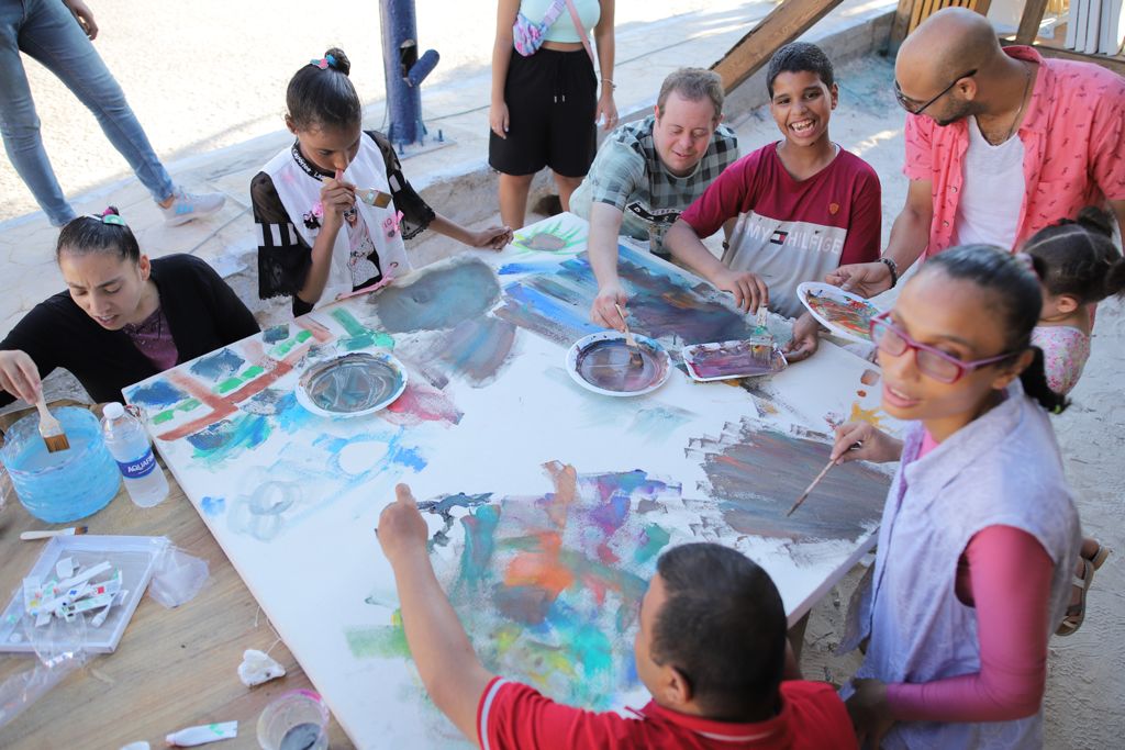 أويما 20 - Uima20 | "ذوي الهمم "ينضمون لفناني العالم وعرض لوحاتهم المشتركة في ختام "أرتا مرسانا"