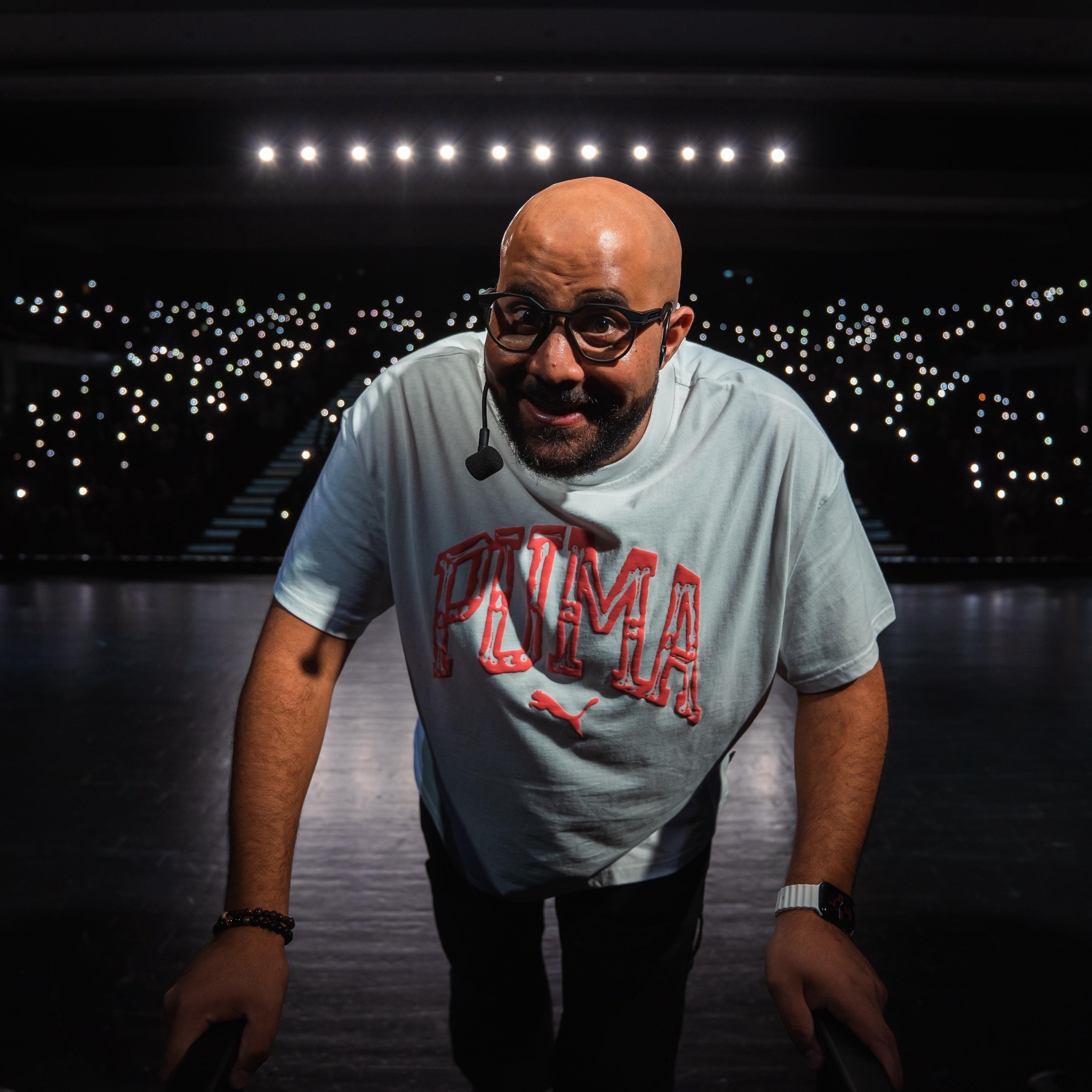 عمر الجمل.. الرجل الذي غير مفهوم الاستاند أب الكوميدي العربي